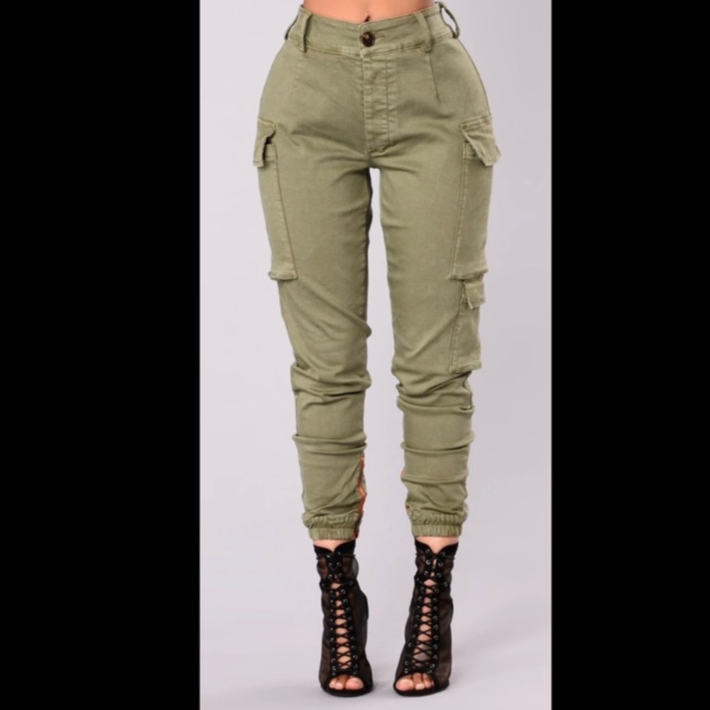 BRAND NEW FASHION NOVA KALLEY CARGO PANTS